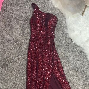 Elegant Burgundy Sequin One-Shoulder Dress